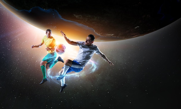 亚洲杯揭幕战观众超八万却因没球星下半场多人提前退场